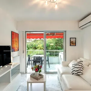 2 Pièces Au Calme Proche Martinez Avec Parking Privé Appartement Cannes