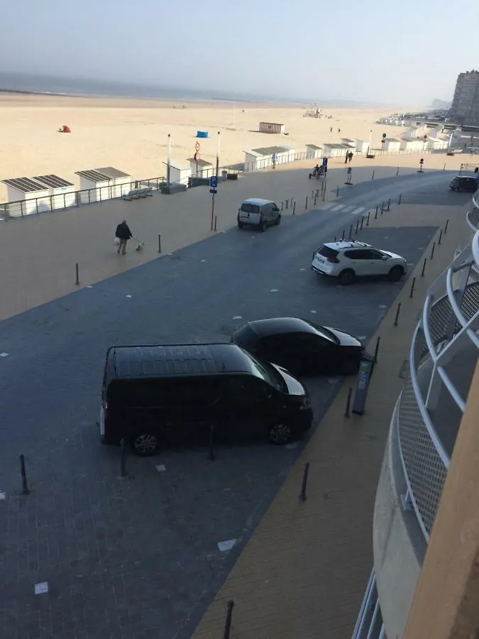 Lägenhet Studio Zwembad Met Frontaal Zeezicht Oostende