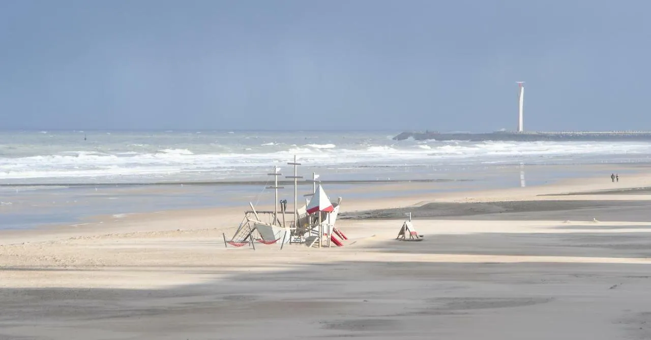 Studio Zwembad Met Frontaal Zeezicht Oostende