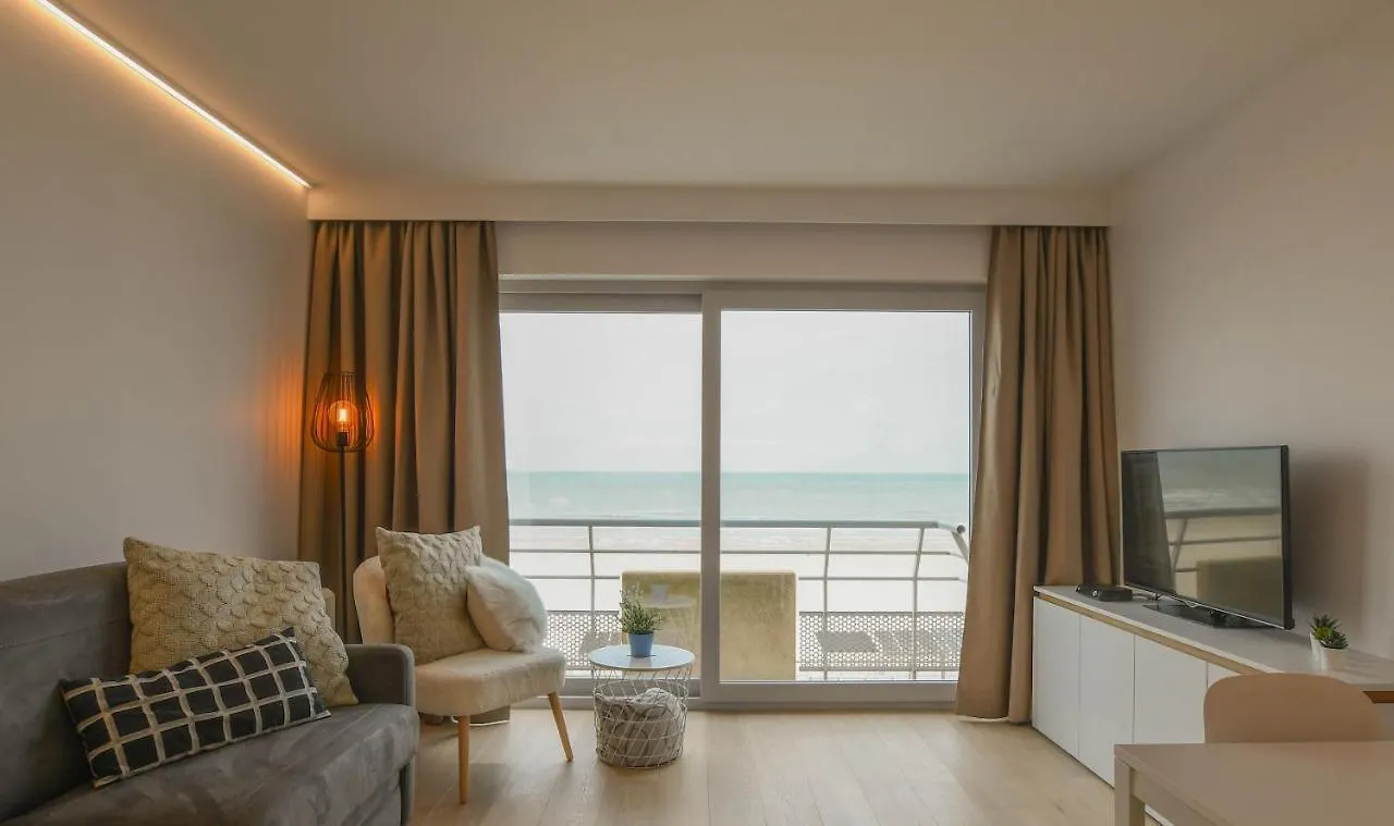 Studio Zwembad Met Frontaal Zeezicht Ostende Apartment
